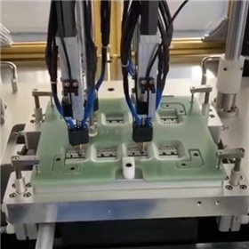 塑料汽車配件鉚接